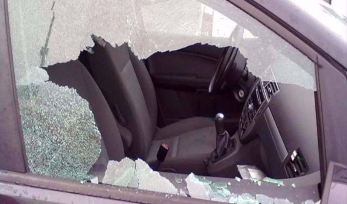 San Nicandro Garganico, litiga con il fratello e gli sfonda finestrino auto: arrestato