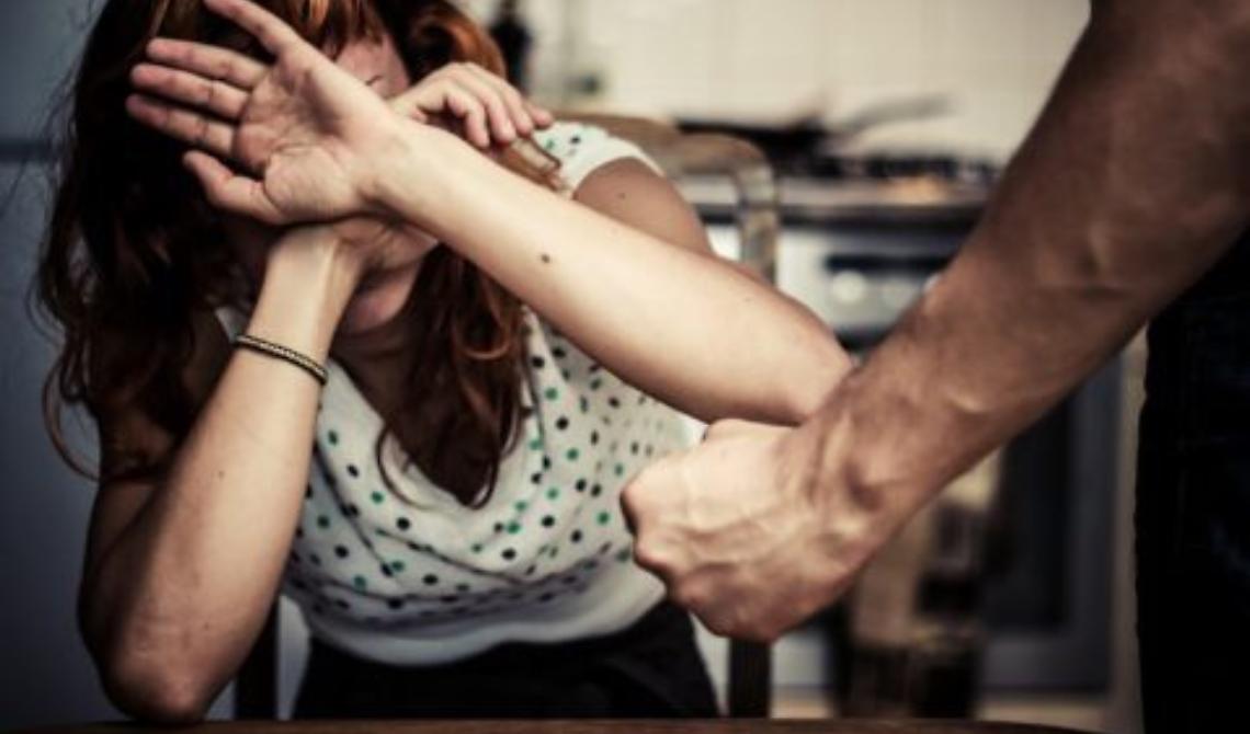 Omicidio a Troia, accoltella la moglie poi tenta di suicidarsi