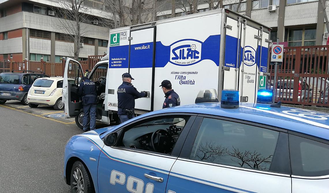 Ruba furgone carico di latticini ma viene immediatamente bloccato ed arrestato 