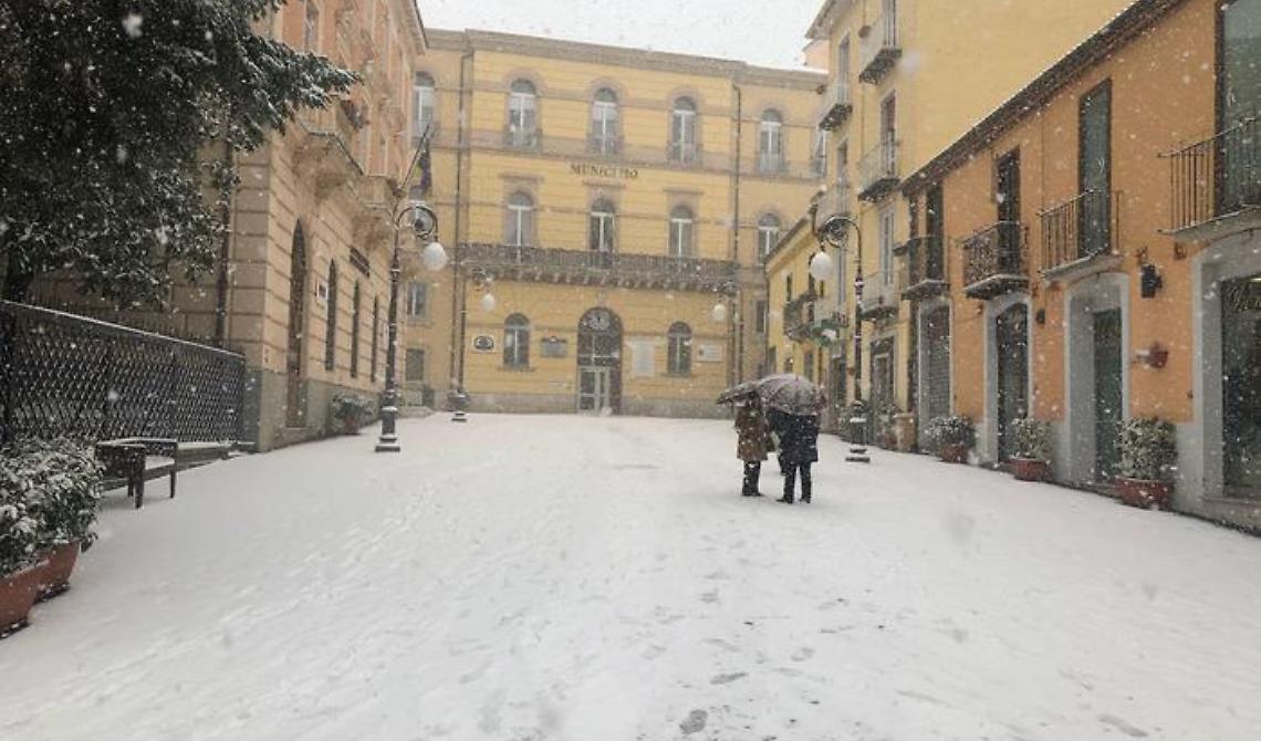 Maltempo, a Potenza i primi disagi per le forti nevicate