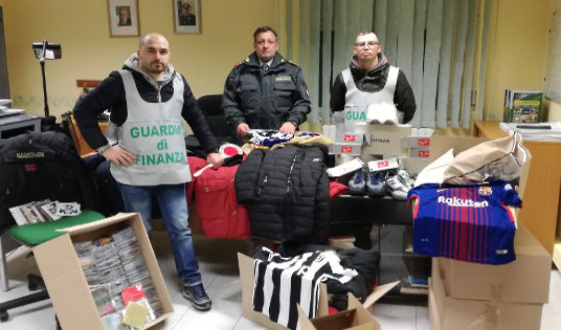 Sequestrati oltre mille articoli contraffatti nel Potentino 