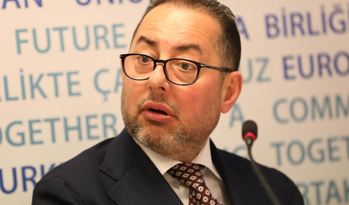 Il sermone di Gianni Pittella alla direzione del Pd: «Siamo all'opposizione». E raccoglie i cocci
