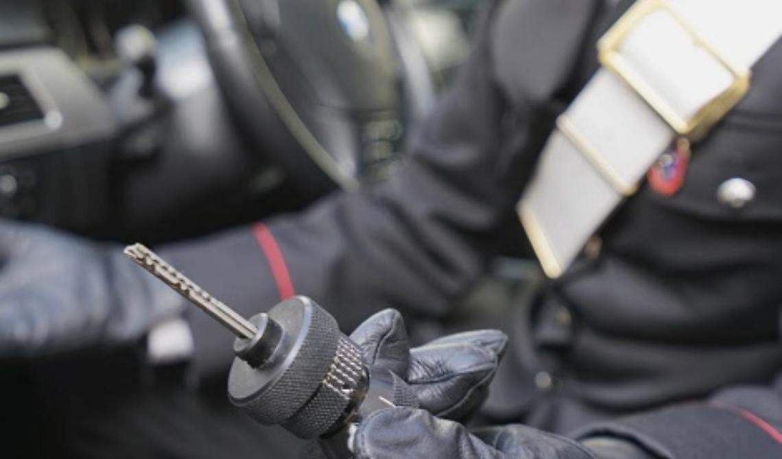 Con la chiave di sblocco era più facile rubare le auto: due ladri in fuga a Matera. Per il terzo è scattato il foglio di via