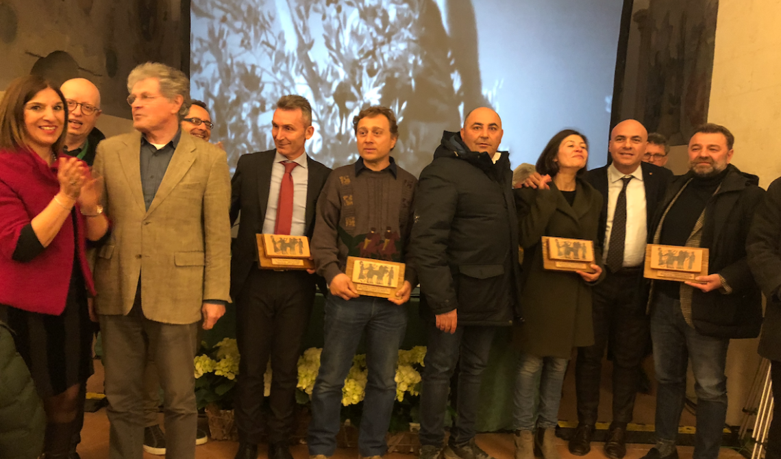 Rotondella sugli allori: l'Oleificio Trisaia conquista la XV edizione del Premio Olivarum. Brava: «E a vincere è tutto il nostro olio lucano»