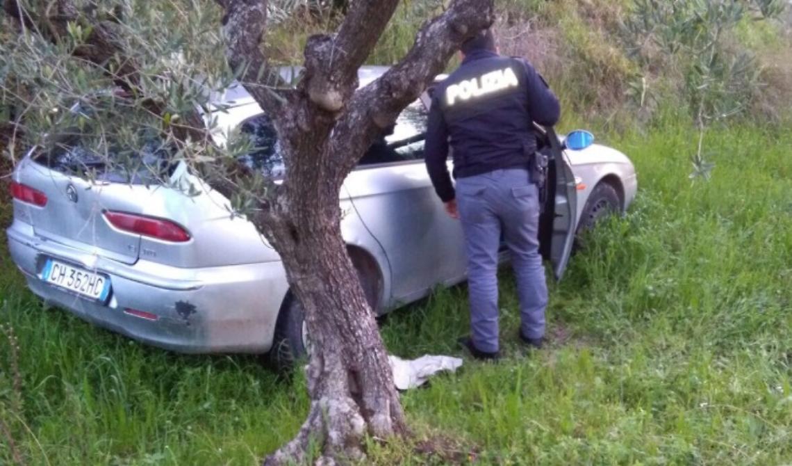 Cerignola, la polizia ritrova due auto rubate