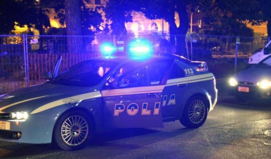 Scena da film nelle campagne foggiane, tra poliziotti e una banda di ladri di auto di grossa cilindrata