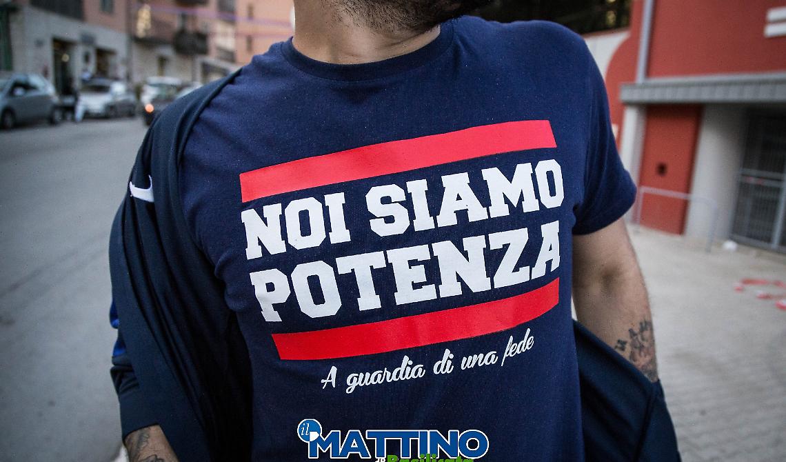 Coronavirus, positivi due calciatori del Potenza, rinviata la gara col Palermo