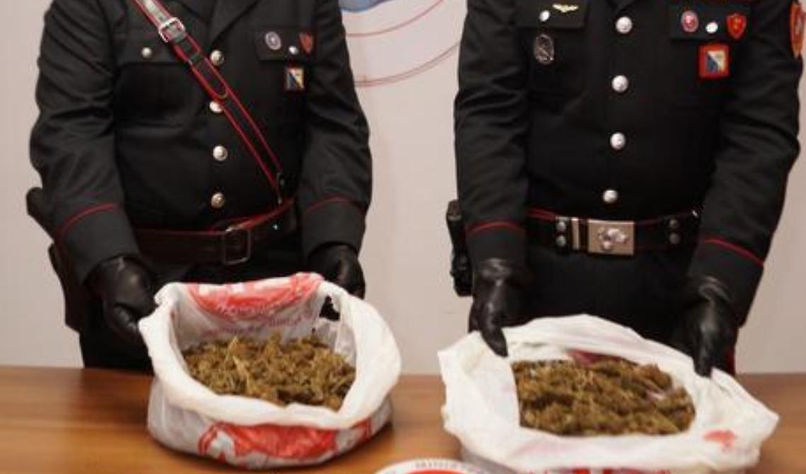 Droga, viaggiava con oltre un chilo di marijuana sulla 106 Jonica