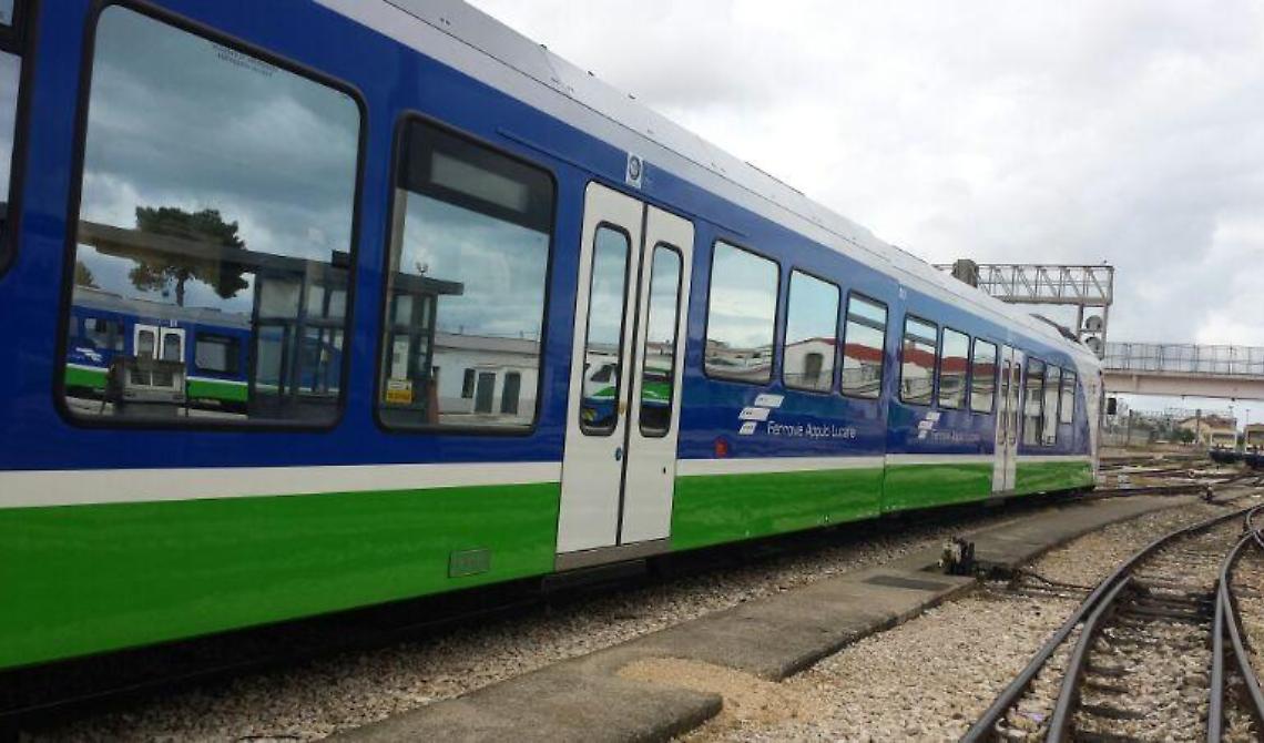 Trasporti, Emiliano: «Il raddoppio linea della ferroviaria Bari-Matera procede bene»