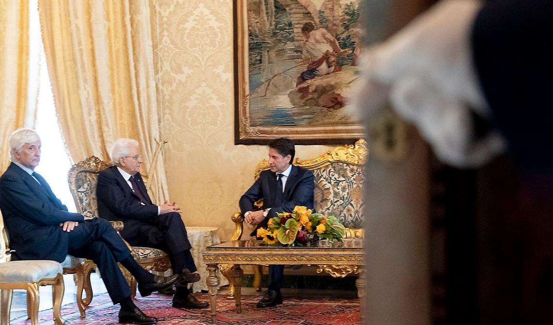 Conte rimette il mandato a Mattarella, la situazione politica piomba nel baratro