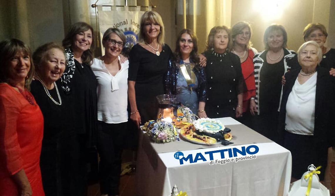 Staffetta tra le innerine foggiane con lo scambio del "collare" tra Emilia Soranna e Irene Bonassisa Campanella