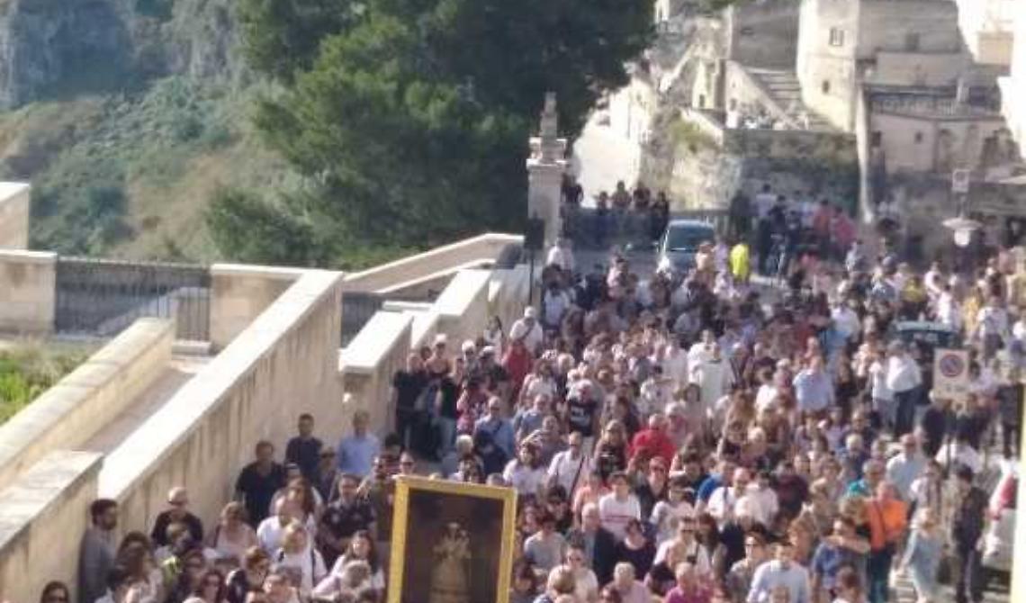 Festa 2 luglio a Matera, diecimila fedeli in processione nei Sassi