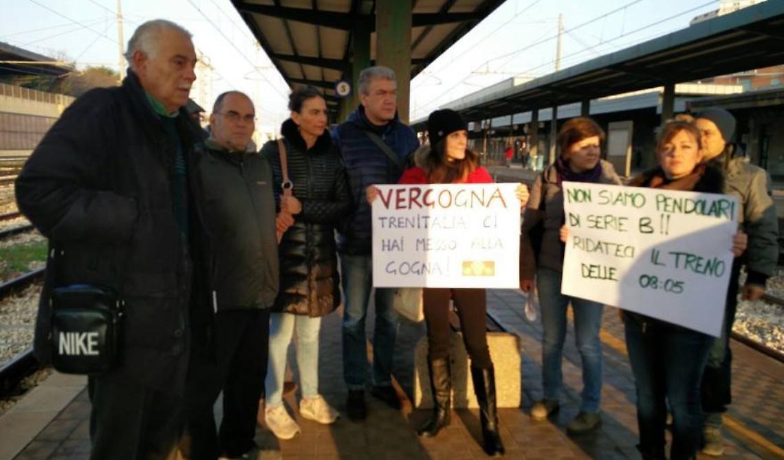 Sulla Termoli-Foggia l'inferno quotidiano su un treno da forno crematorio