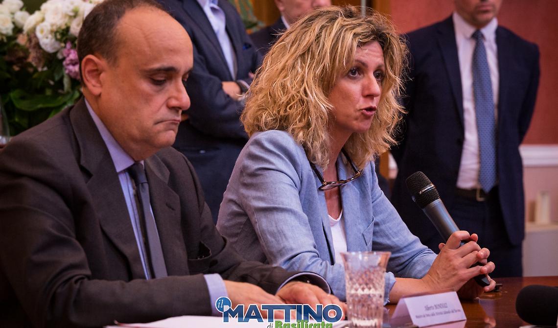 I ministri Lezzi e Bonisoli bacchettano il sindaco di Matera che modifica "ad capocchiam"  il piano delle opere per la "Capitale della cultura" 