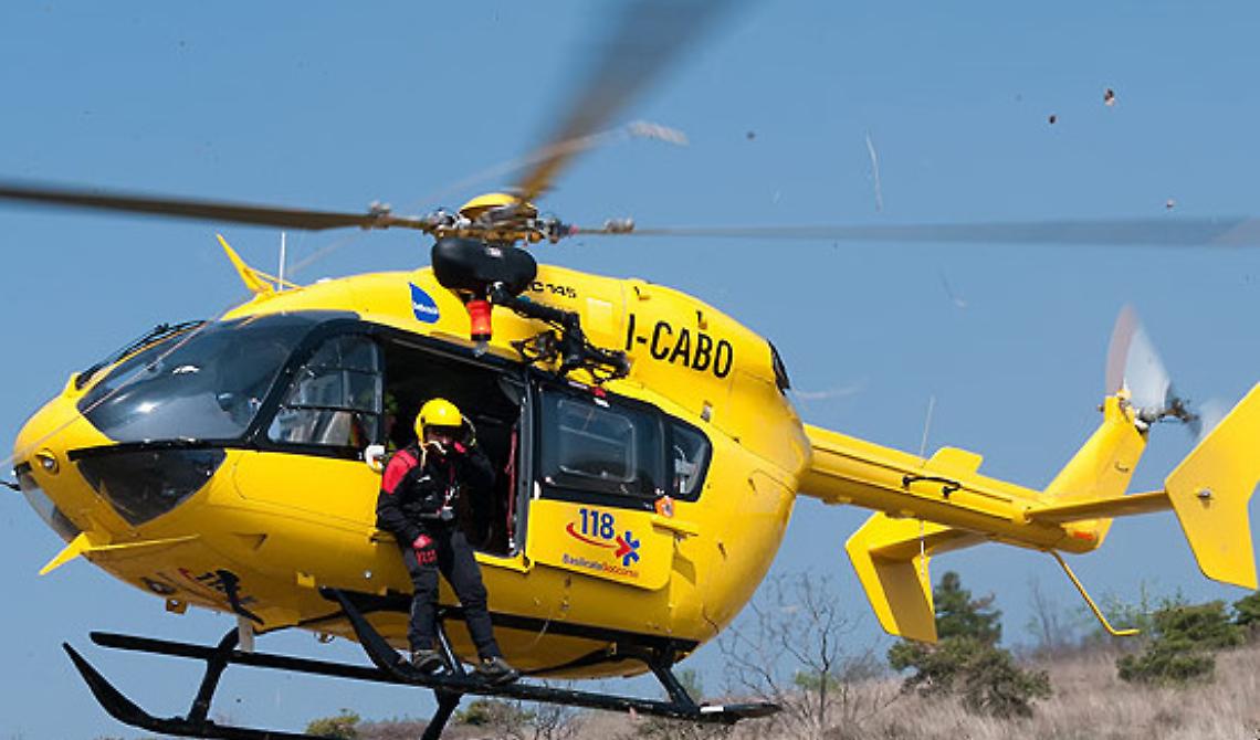 Basilicata soccorso, due elicotteri del 118 sequestrati: si alzavano in volo con troppo peso a bordo