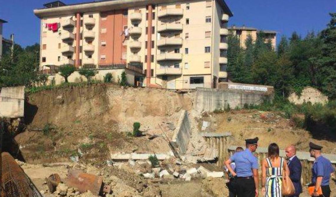 Potenza: 9 rinvii a giudizio per il crollo della cinta muraria lungo il cantiere in Viale dell’Unicef nel luglio 2018