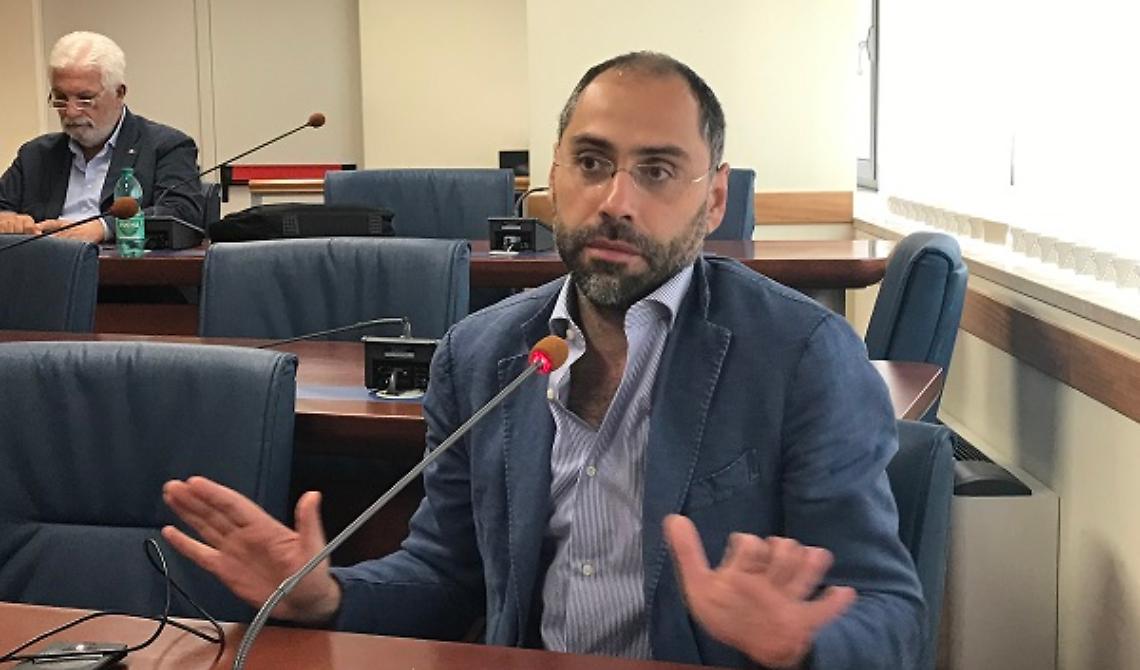 Autonomia, Lacorazza: «Basta scimmiette del "non vedo, non sento, non parlo"»