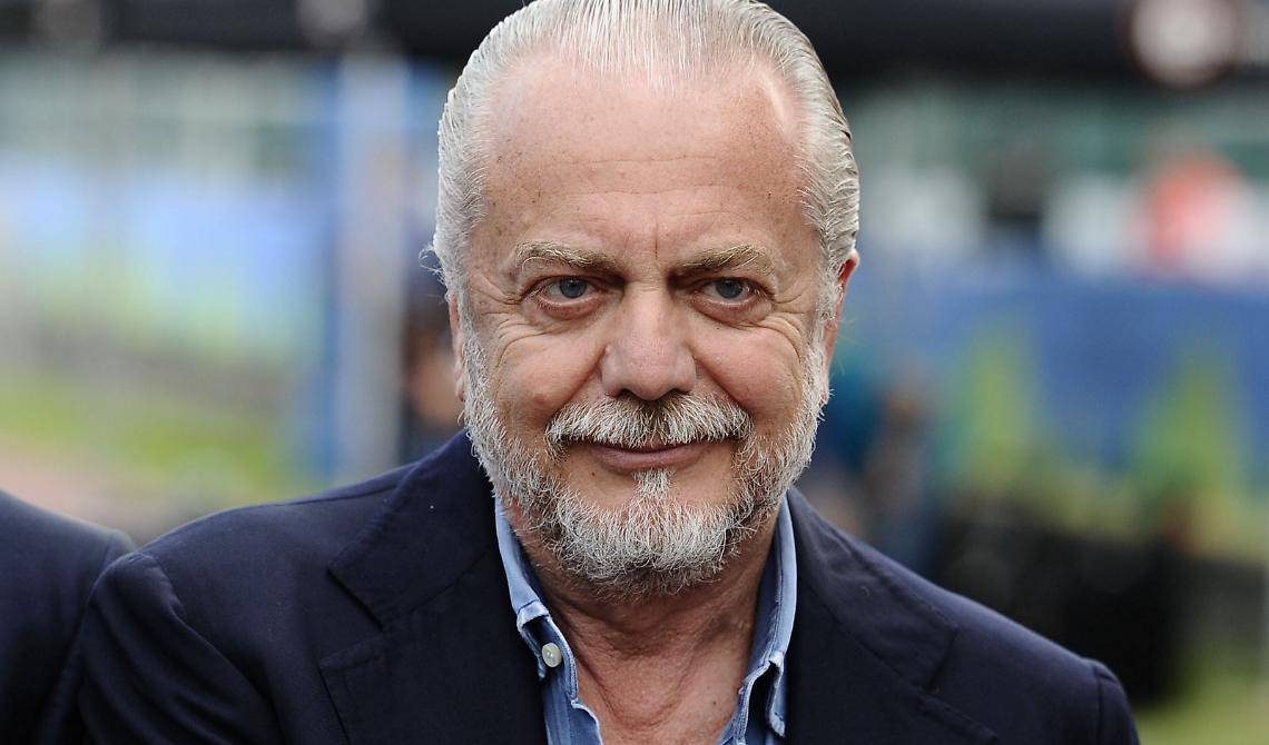 Il sindaco Decaro consegna il Bari a De Laurentiis