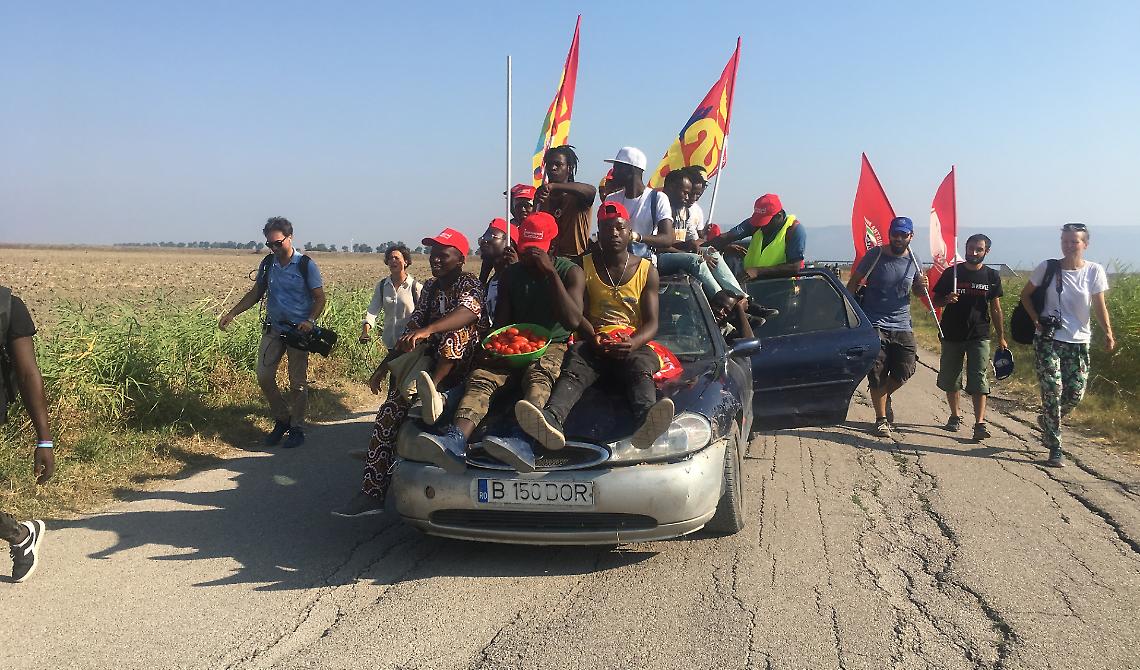 La denuncia della Cgil: «Circa 200 braccianti senza un alloggio»