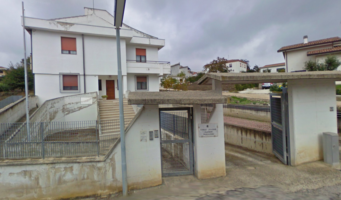 Terremoto. A Montecilfone, epicentro del sisma, cede l'ex caserma dei Carabinieri. Gente in strada, turisti sul lungomare molisano lasciano gli alberghi