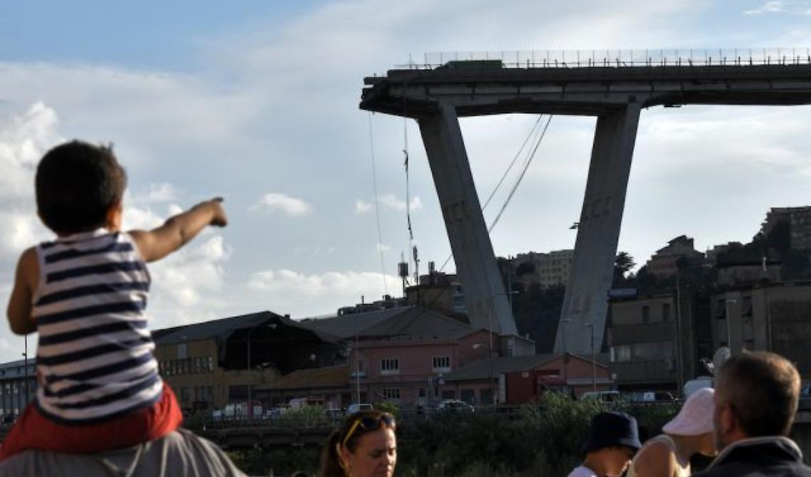 Genova, quel ponte sospeso sulle nostre coscienze fragili