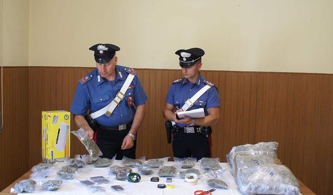 Melfi, il ventenne malandrino con in casa una centrale di spaccio: arrestato dai Carabinieri