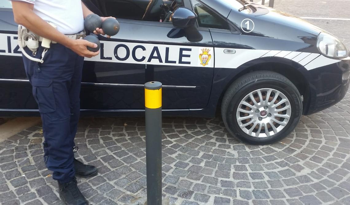 Atti vandalici in Piazza Purgatorio, individuati i due autori: hanno 11 e 12 anni