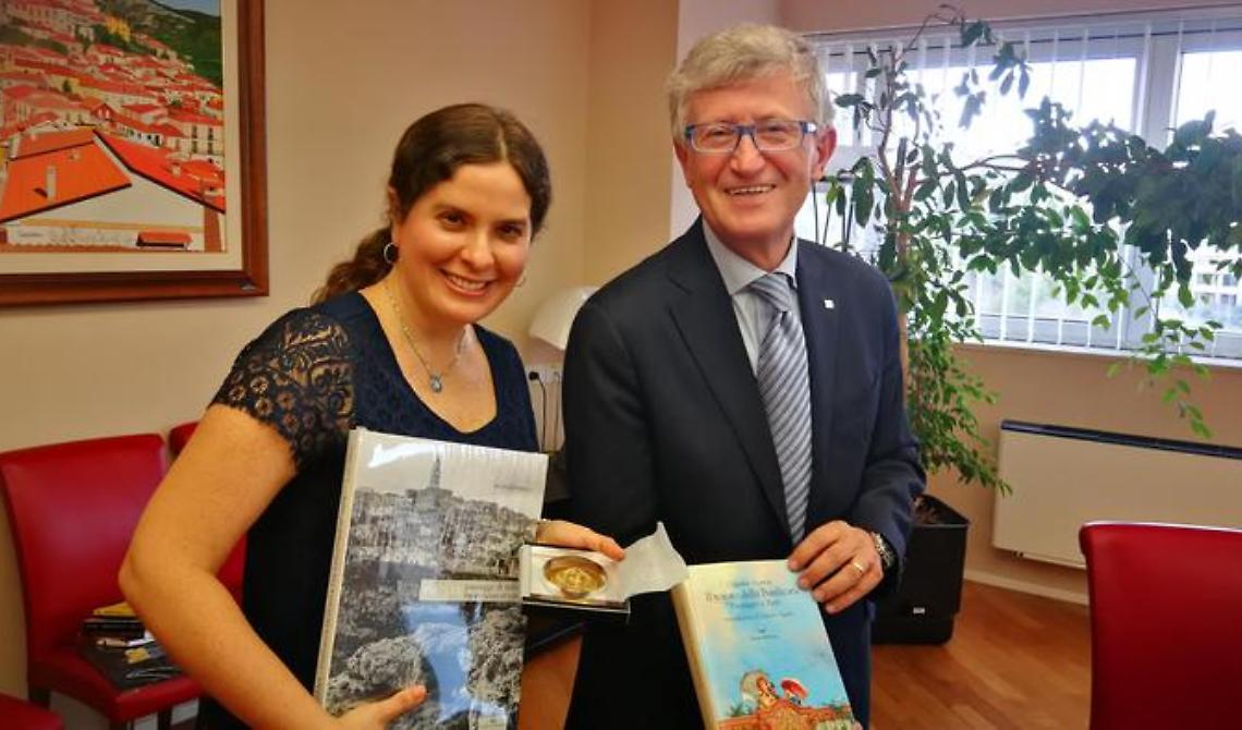 Da Castelluccio Superiore al Perù, la storia di Aida Orezzoli, cantante cattolica di origini lucane che ha fatto fortuna in America Latina