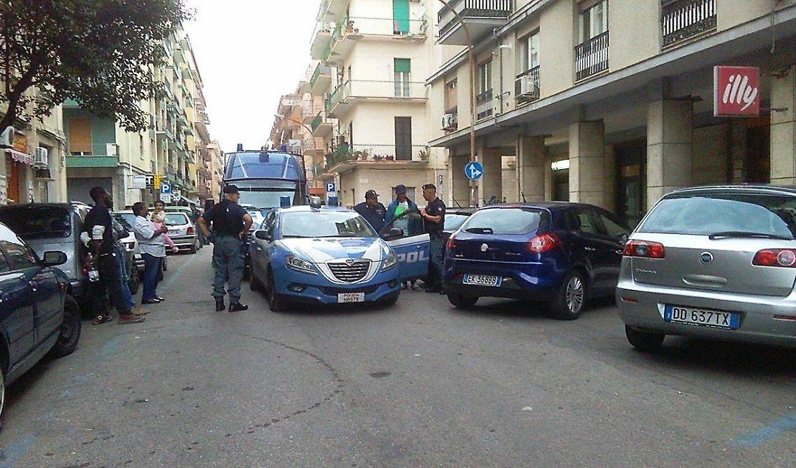 Altro giro di vite della Polizia nel quartiere Ferrovia: denunciati un nigeriano e un foggiano