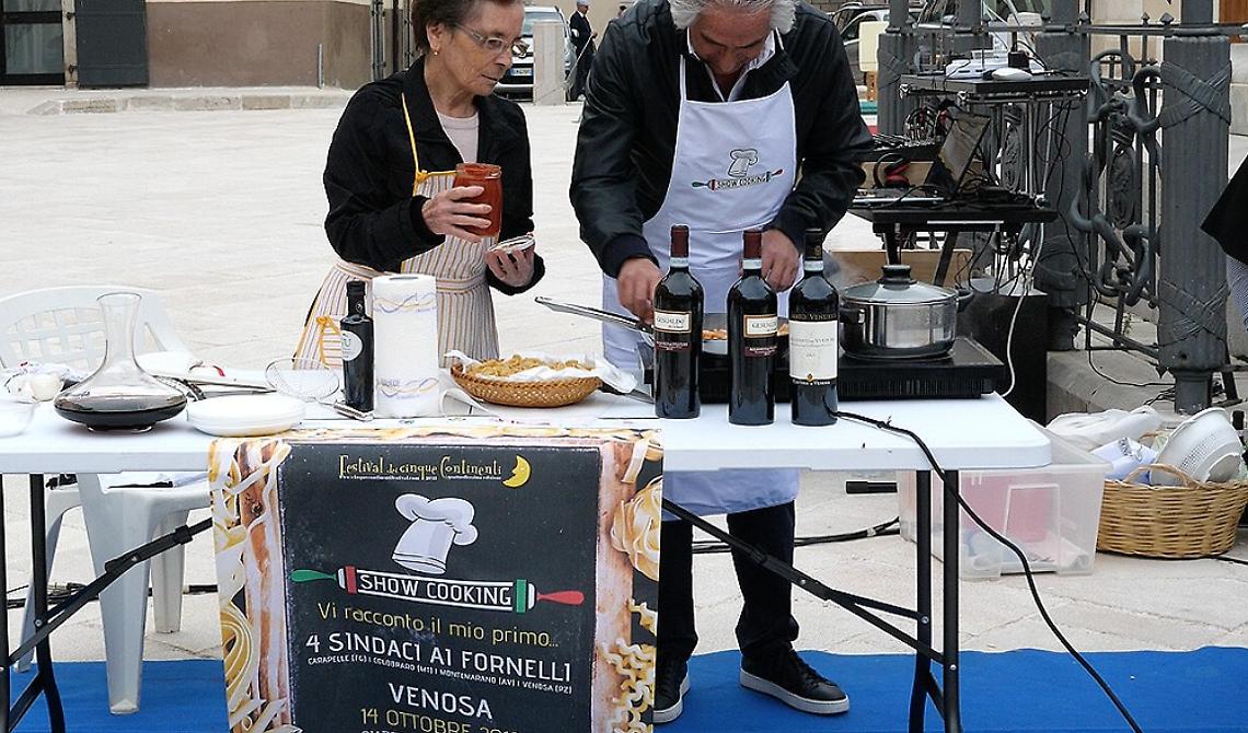 Festival dei Cinque Continenti a Venosa,  un gran successo per cucina e spettacoli