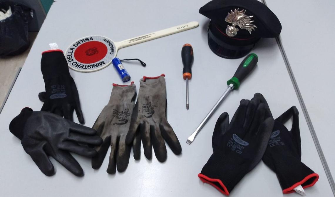 Inseguimento sulla Potenza-Melfi: nell'auto dei rapinatori i carabinieri hanno trovato arnesi da scasso