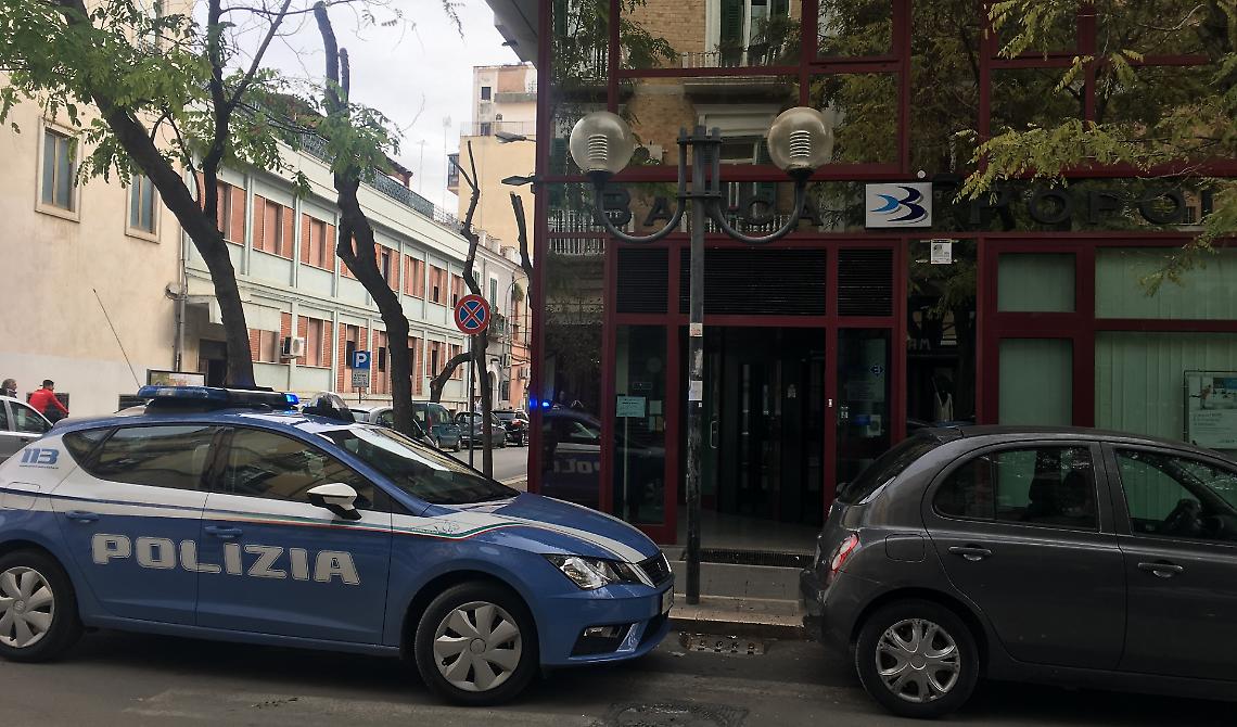 Via Matteotti, rapina alla Banca Popolare di Puglia: ci sarebbe un fermato 
