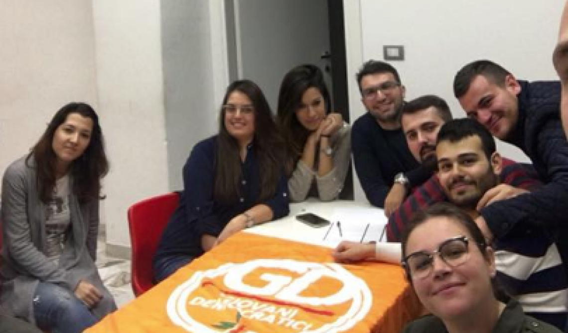 Solidarietà dei Giovani del PD ai 5 Stelle per la sede vandalizzata: «è ora che in politica abbassiamo, tutti, i toni»