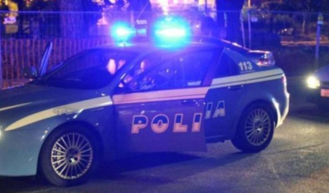Corso Giannone,  la polizia mette in fuga malviventi che stavano svaligiando negozio 
