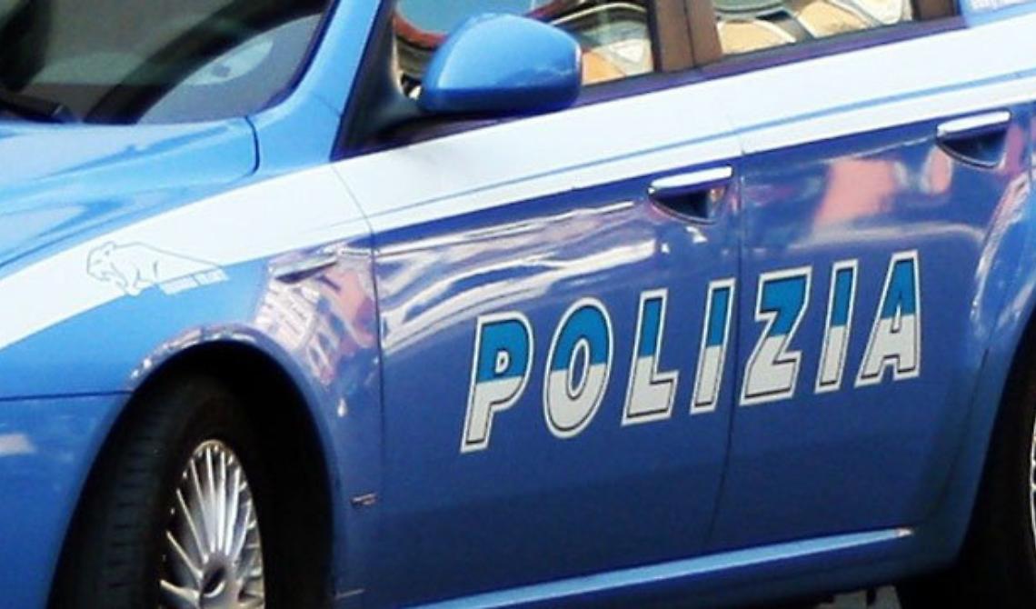 Tenta di sfondare la porta dell'ex con calci e pugni, arrestato nel Materano