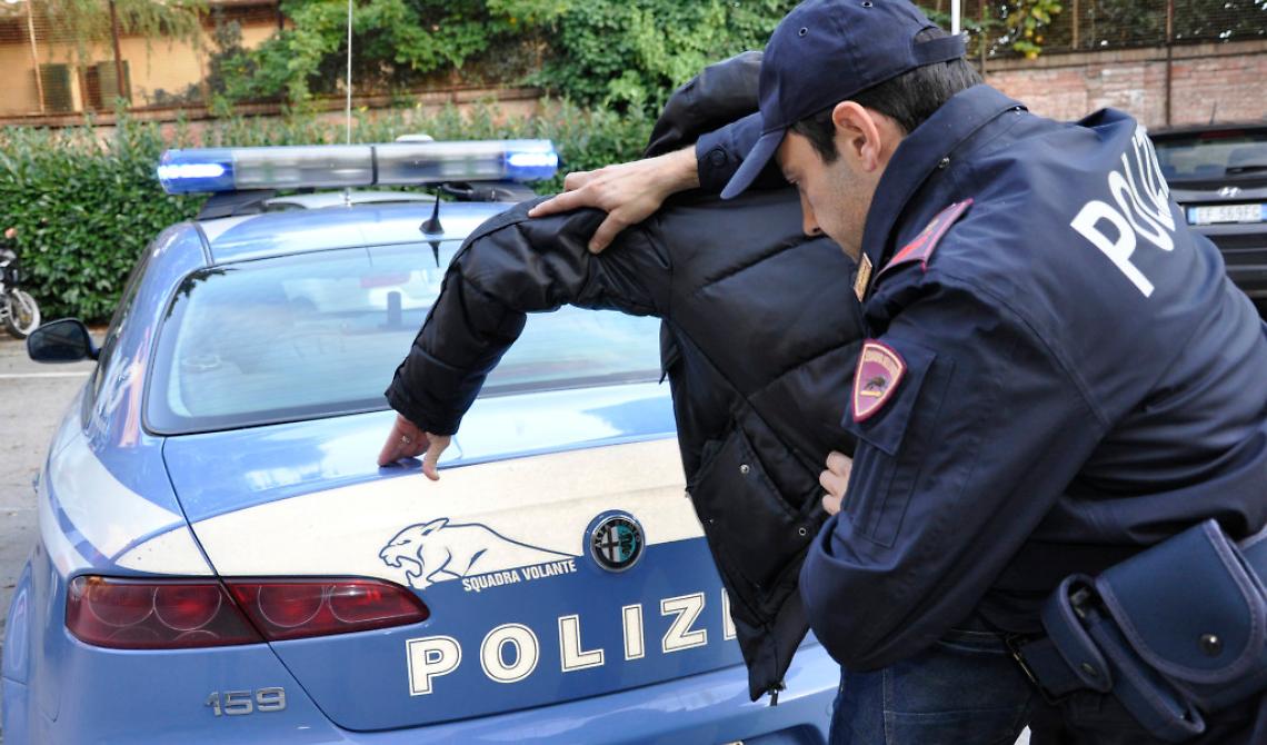 Molesta abitualmente una minorenne sull'autobus, arrestato 39enne a Potenza