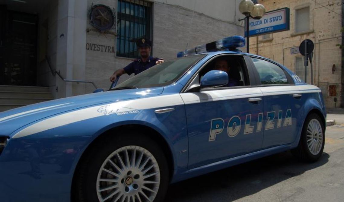 Matera, pregiudicato minaccia una ragazza con un coltello. Lei si barrica nel negozio. Salvata dai carabinieri