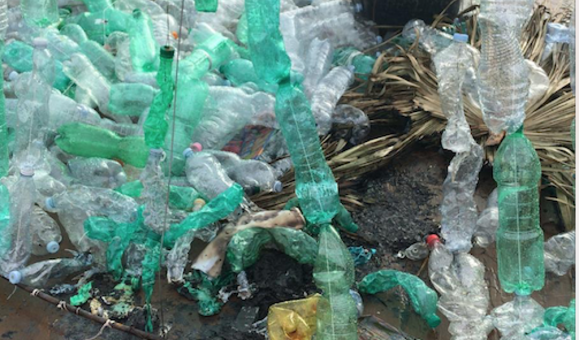 Carapelle, danno fuoco all'albero di Natale ecologico