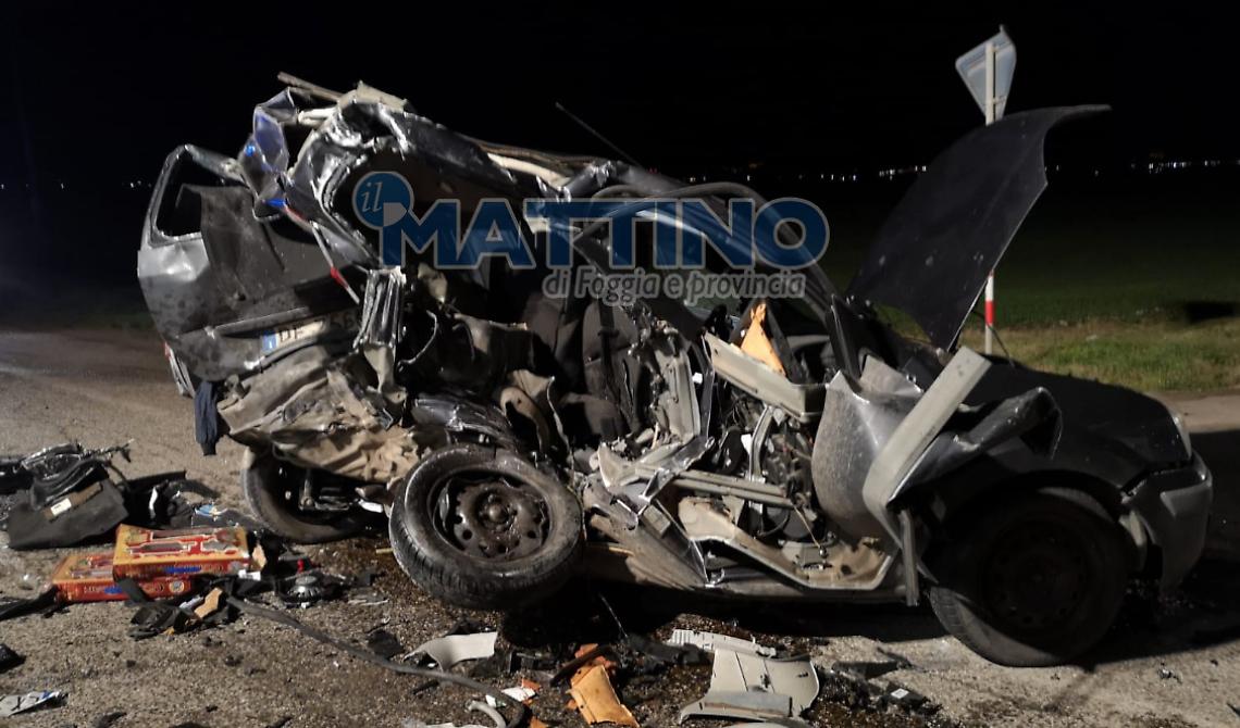 Statale 16, scontro tra auto: forse due morti