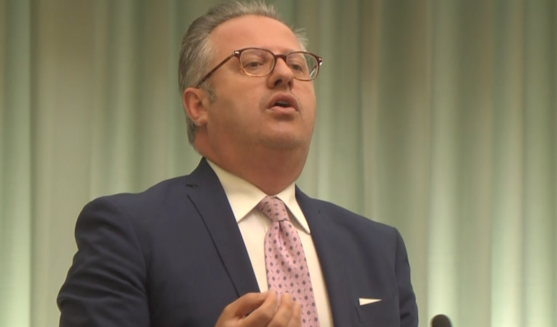 Pd, Valluzzi: "I dem organizzano la disfatta, restituisco la tessera"