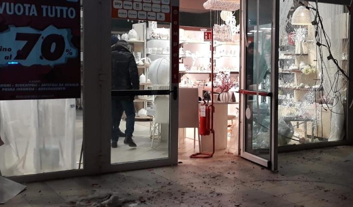 San Severo, tentavo di furto con esplosivo al negozio "Tre G"