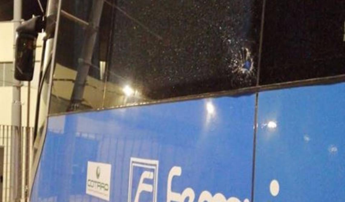 Sassaiola contro autobus Ferrovie del Gargano: 