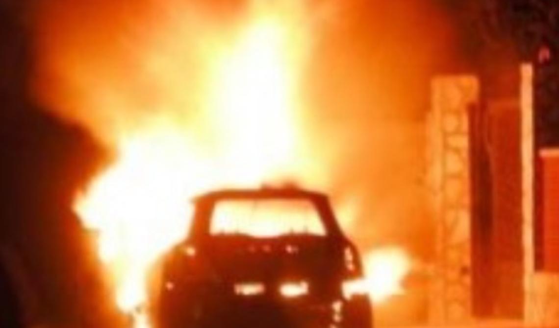 Cerignola e Manfredonia, notte di paura: due auto in fiamme 