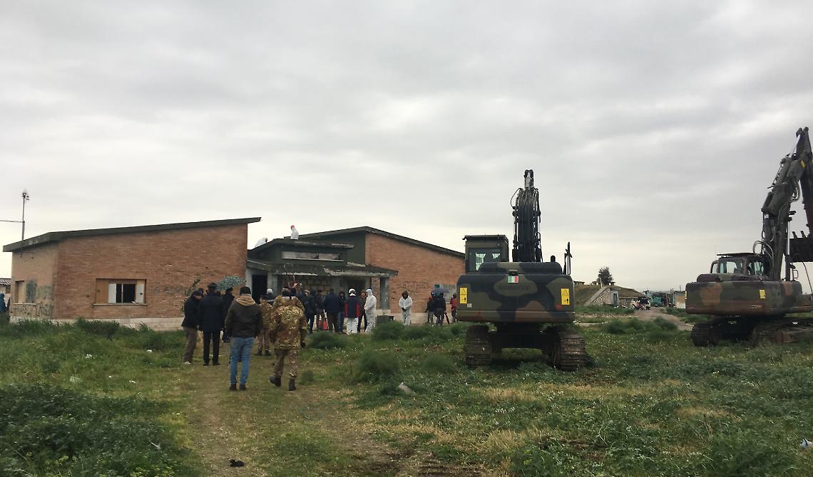 Borgo Mezzanone, solo uno dei 64 migranti ha accettato di trasferirsi in un alloggio dignitoso offerto dalla Regione