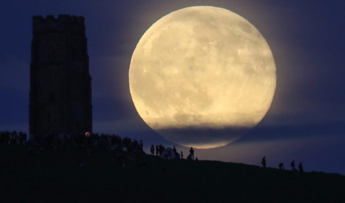 ‘Che fai tu, luna, in ciel?’ La luna di Pasqua 