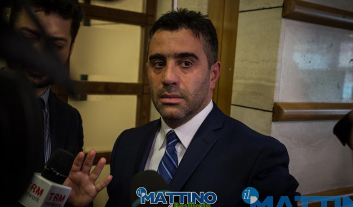 Il consigliere Piro denuncia: «Spari contro le mie auto». E denuncia