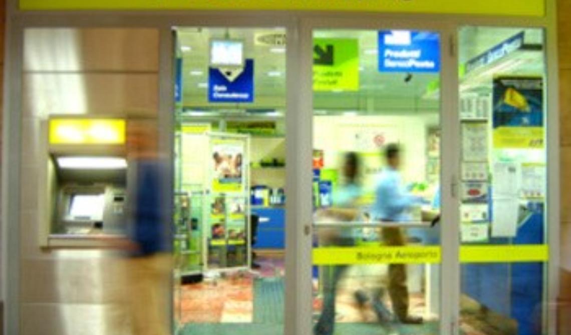 Potenza, rapina ufficio postale armato di taglierino e a viso coperto 