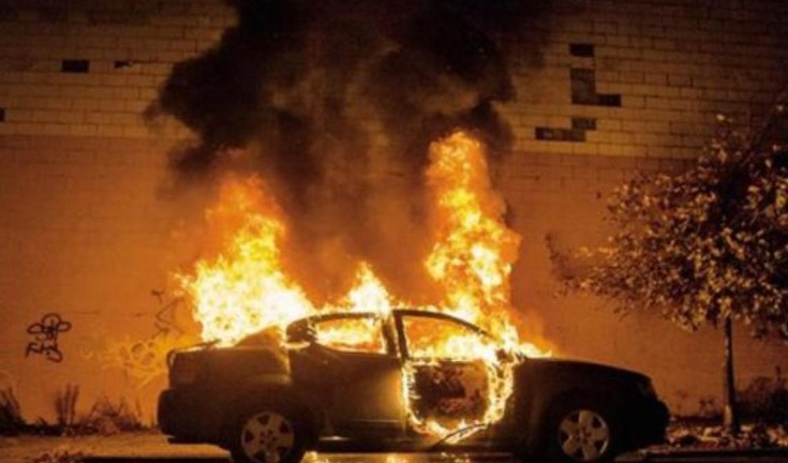 Lucera, in fiamme auto carabiniere 