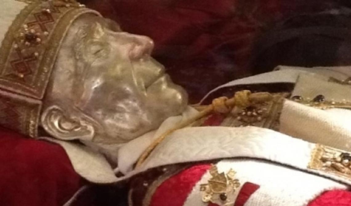 Oggi, 19 maggio, si celebra San Celestino V: il Papa eremita, molisano, del "gran rifiuto" catturato a Vieste