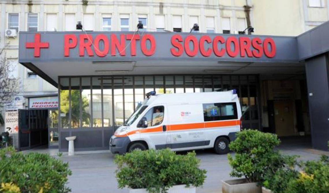 Foggia, aggredisce  personale pronto soccorso: denunciato 
